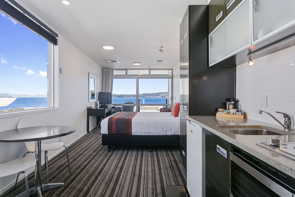 استوديو بسرير كوين بإطلالة على البحيرة، The Reef Resort 4/6