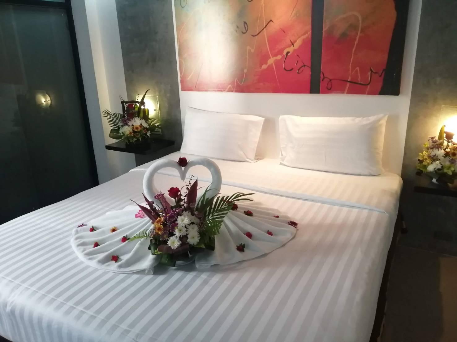 Emerald, Double Bed، The Front Hotel And Apartment 4/4