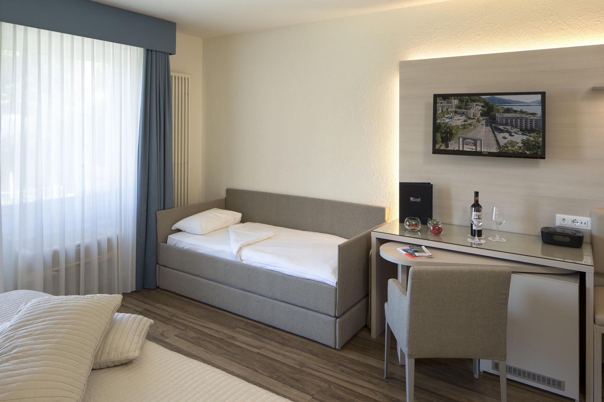 ROOM, TRIPLE