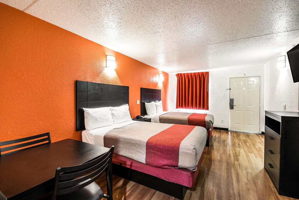 Motel6 Houston, TX - Brookhollow 32/48
