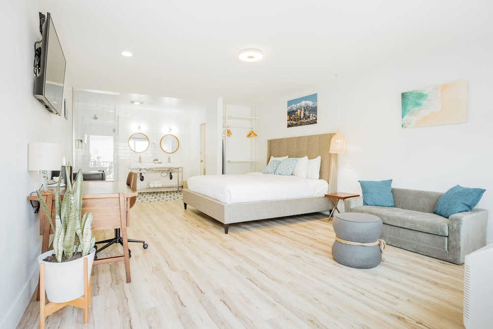 The Belmont Shore Inn 32/44