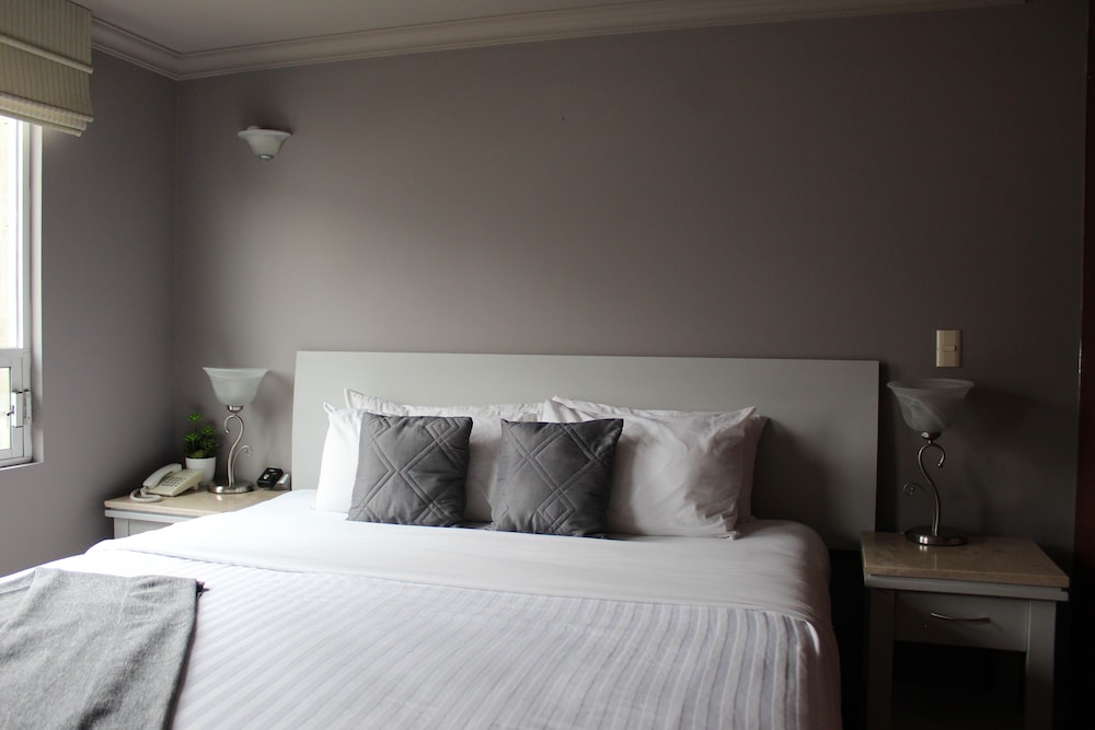2 BEDROOMS, DOUBLE BED
