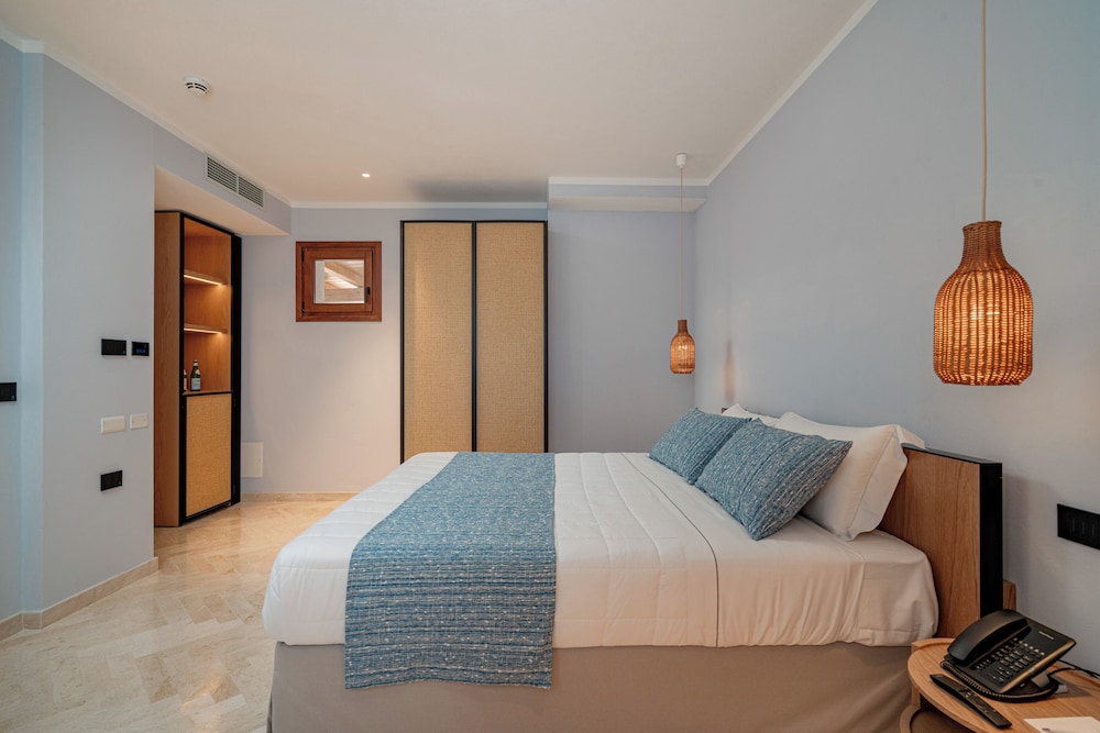 SUPERIOR, DOUBLE BED