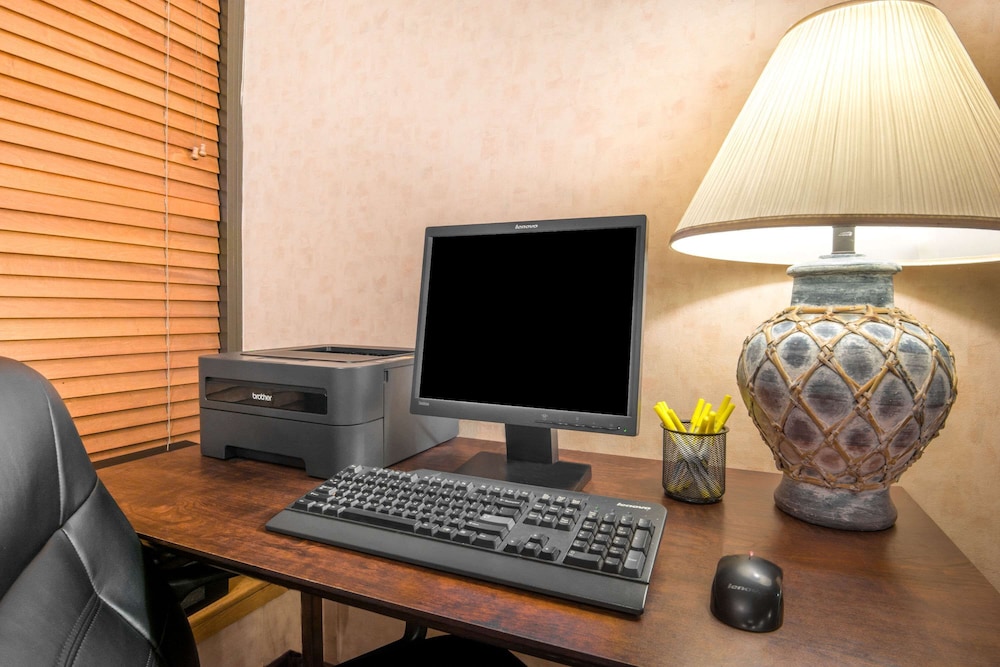 Days Inn & Suites By Wyndham Albuquerque North 18/30