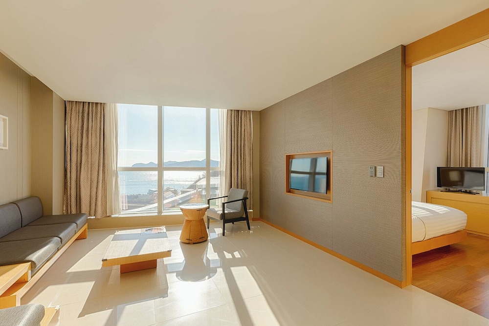 Tower, Suite, King Bed, Ocean View