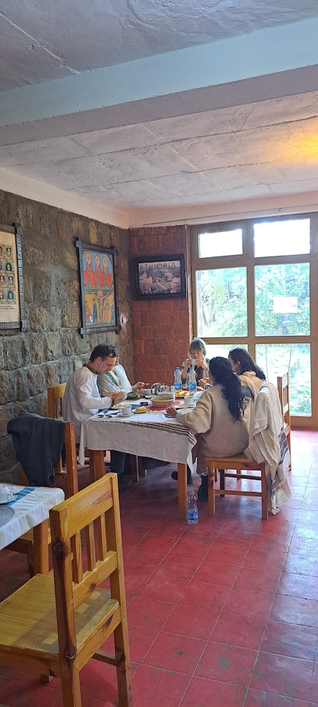 Zan-Seyoum Hotel 28/50