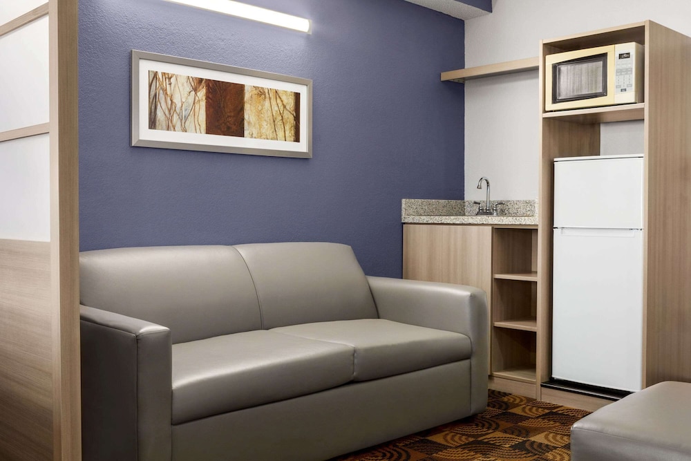 Microtel Inn Suites By Wyndham Lincoln 42/57