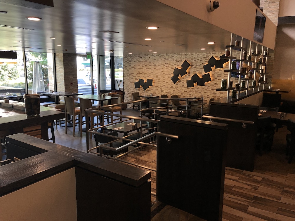 DoubleTree by Hilton Hotel Los Angeles Downtown 55/79