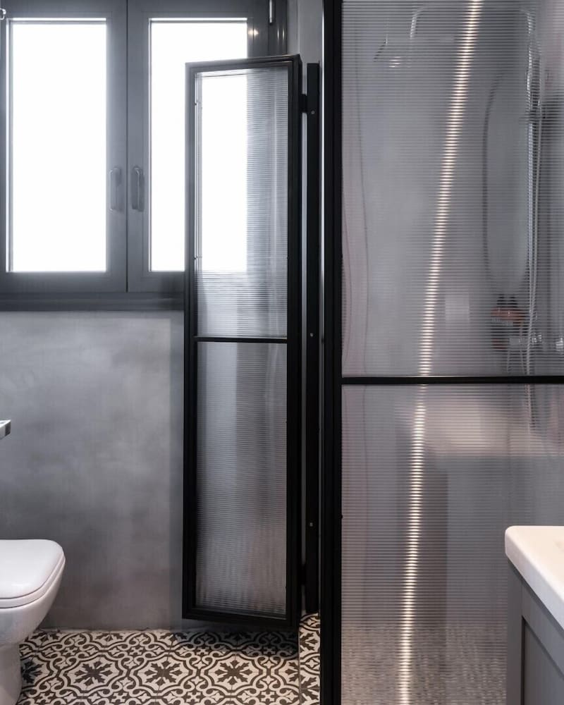 2 BEDROOMS, SUITE