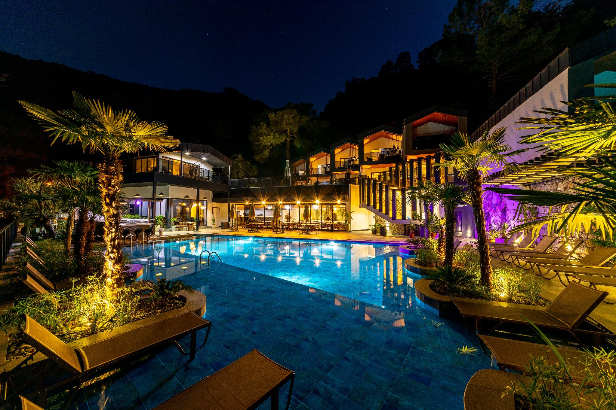 Deluxe, Double or Twin Bed, with Pool