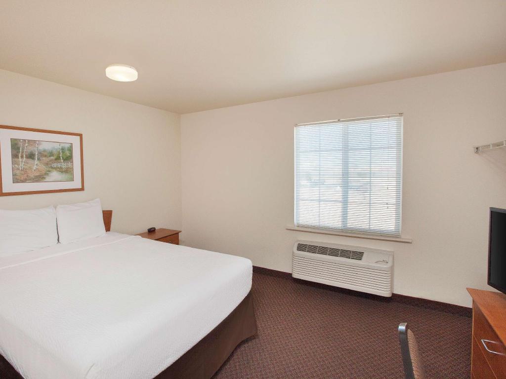 STUDIO, QUEEN BED