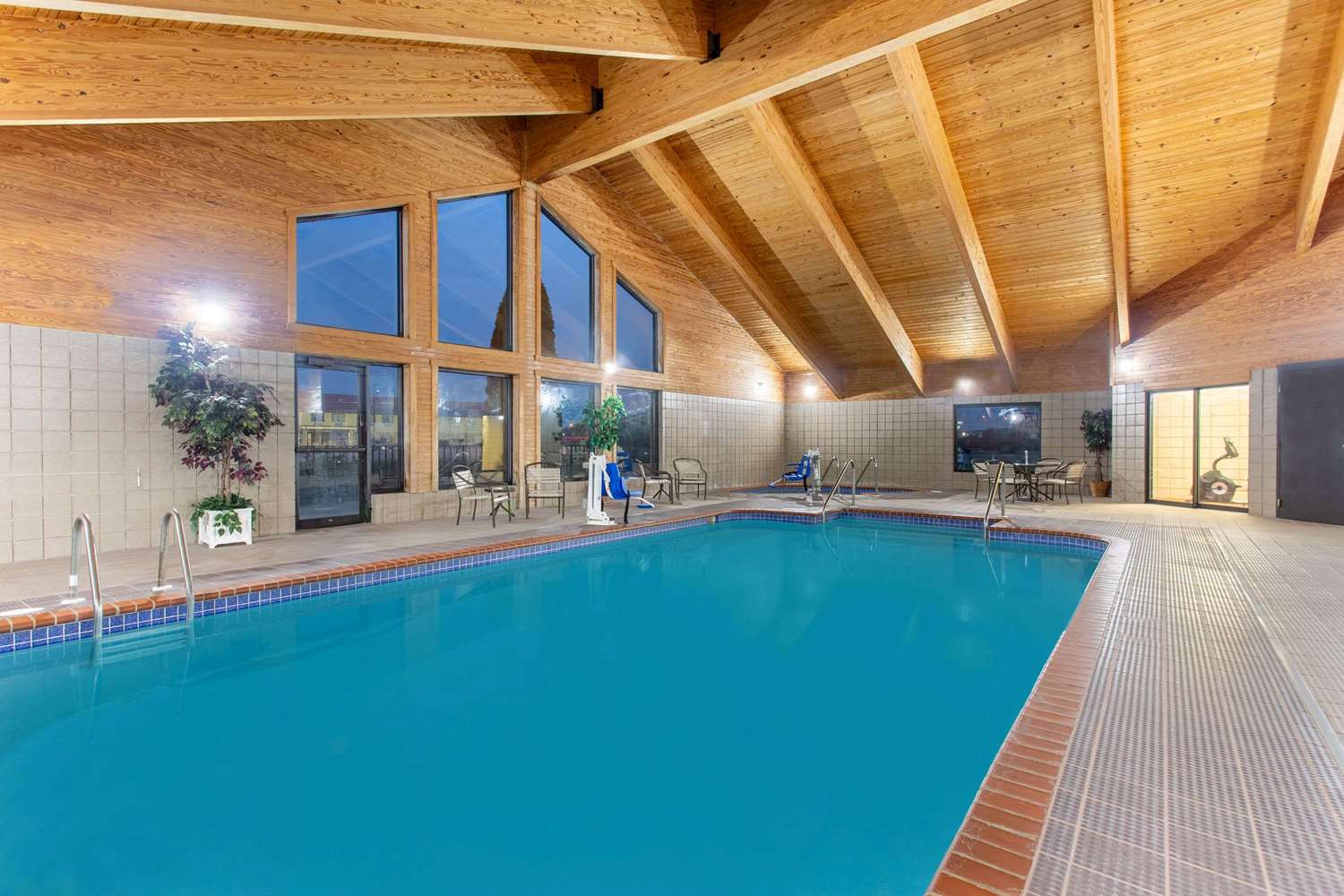 AmericInn by Wyndham New London 5/15