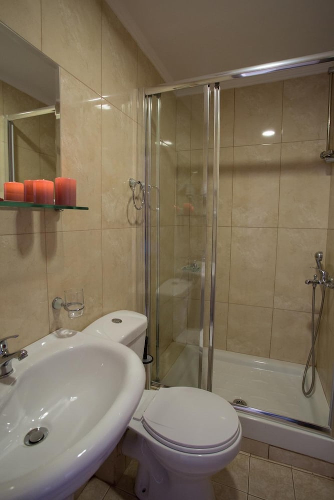 Theofilos Hotel 43/49