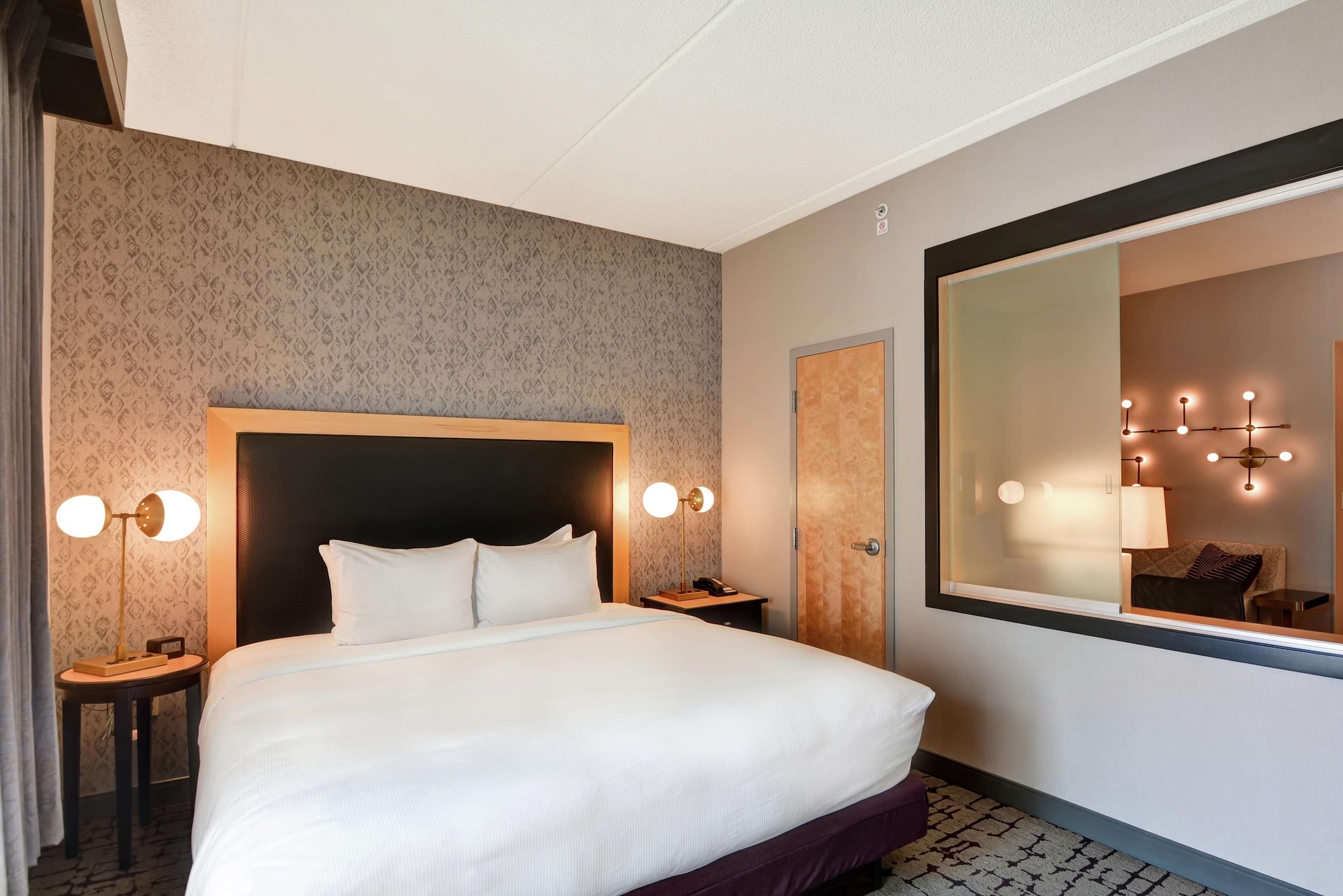 ROOM, KING BED, SOFA