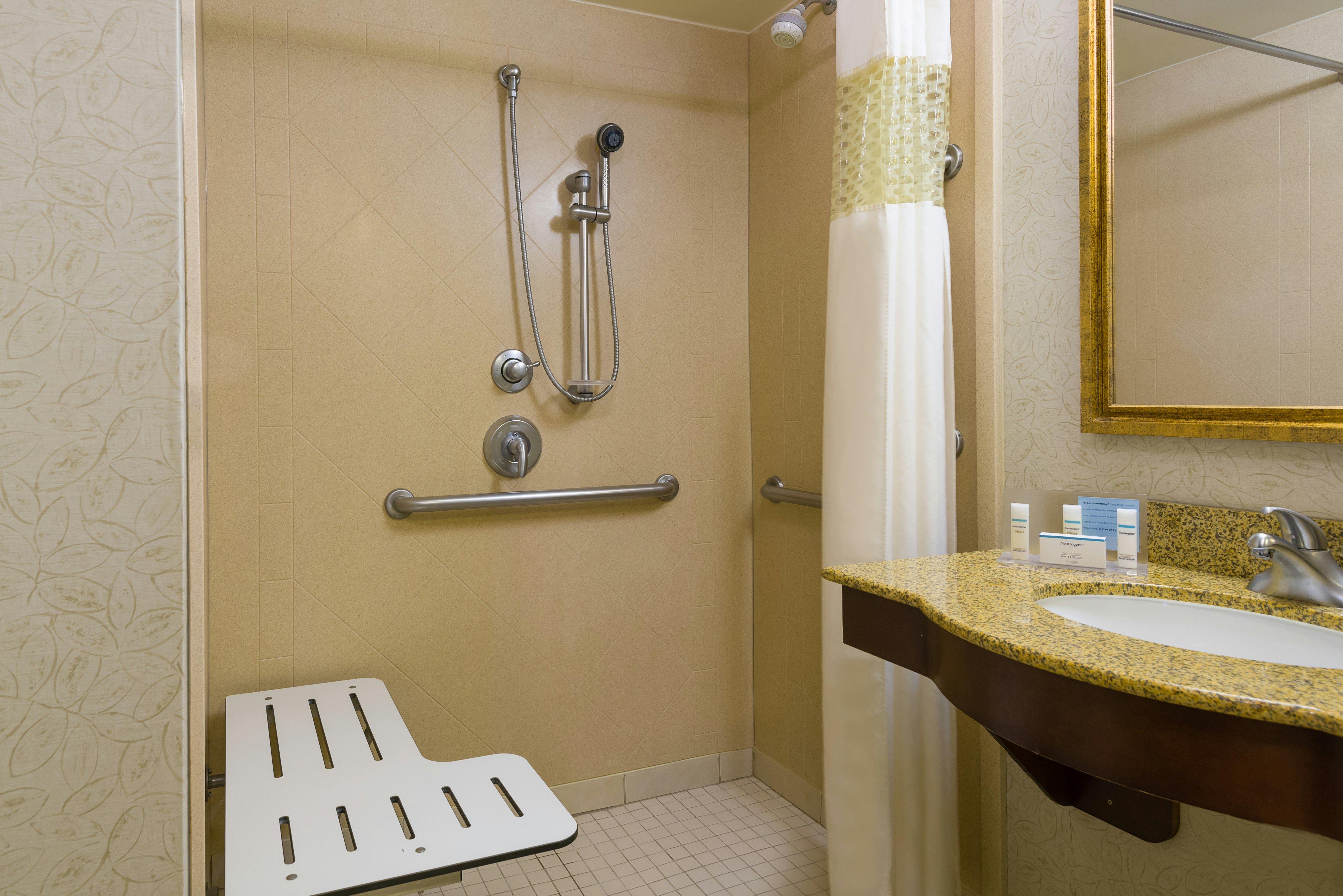 Hampton Inn & Suites Peoria At Grand Prairie Il 61/61