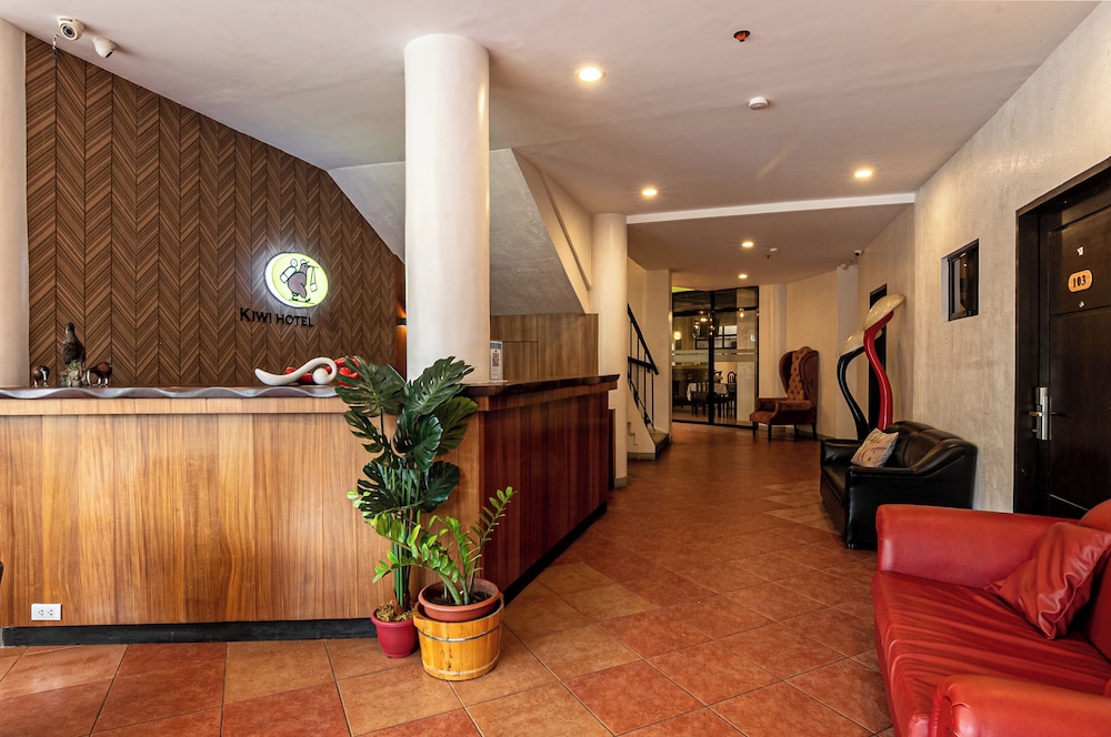 Kiwi Hotel 7/50