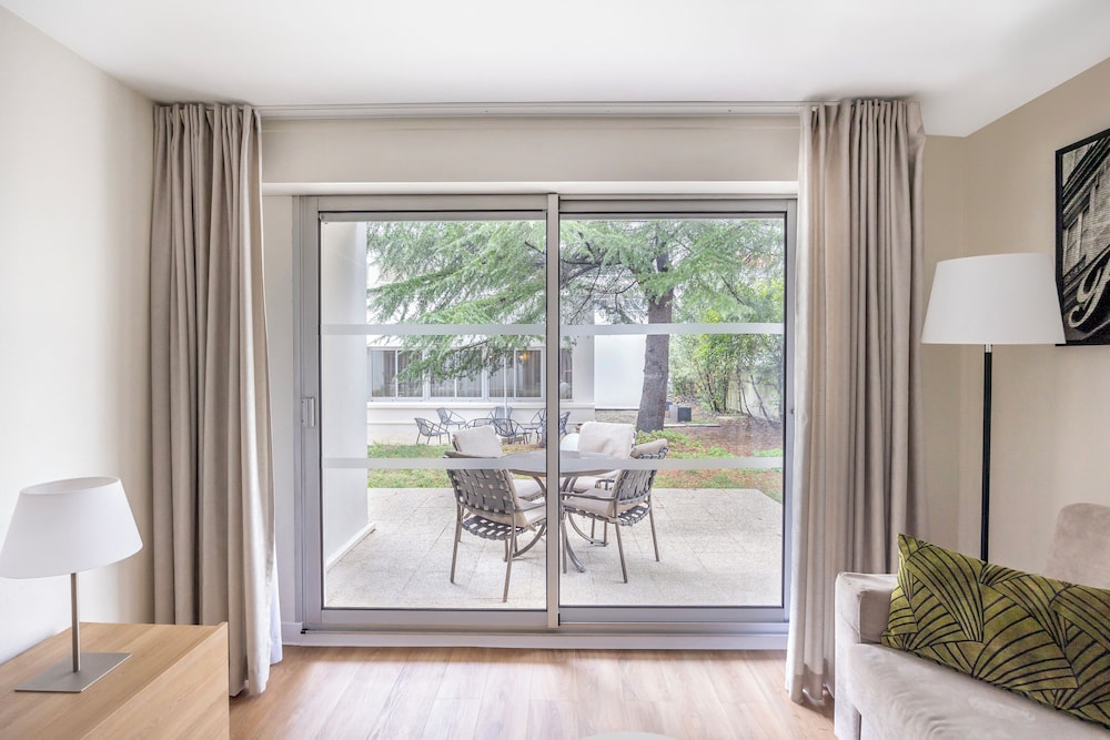 Royal Regency Paris Vincennes 50/50