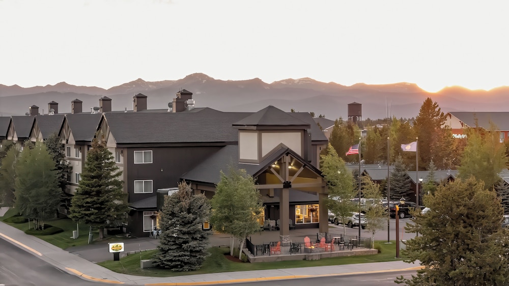 Gray Wolf Inn And Suites 2/67