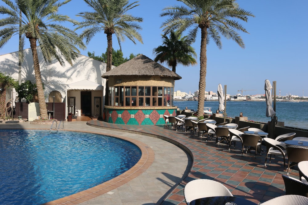 Elite Resort & Spa 70/73
