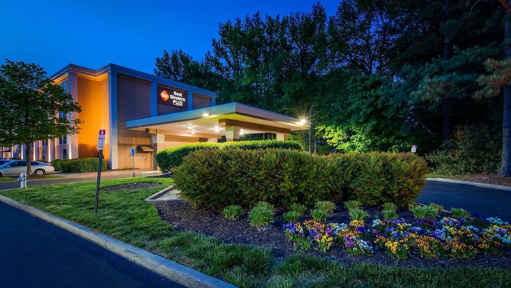 Best Western Plus Richmond Airport Hotel 1/30