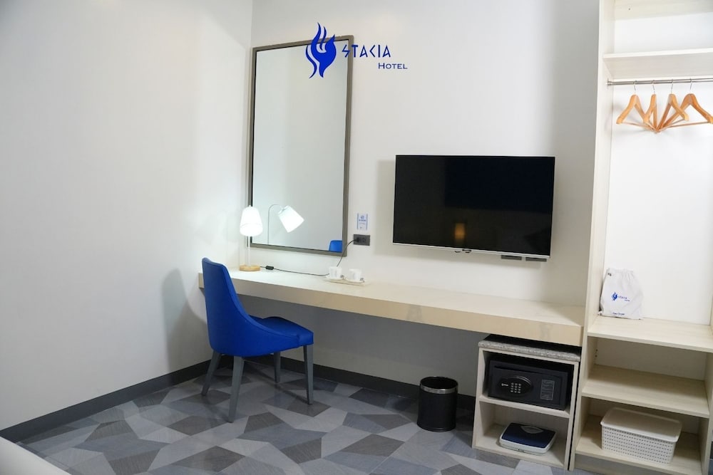 Stacia Hotel 44/48