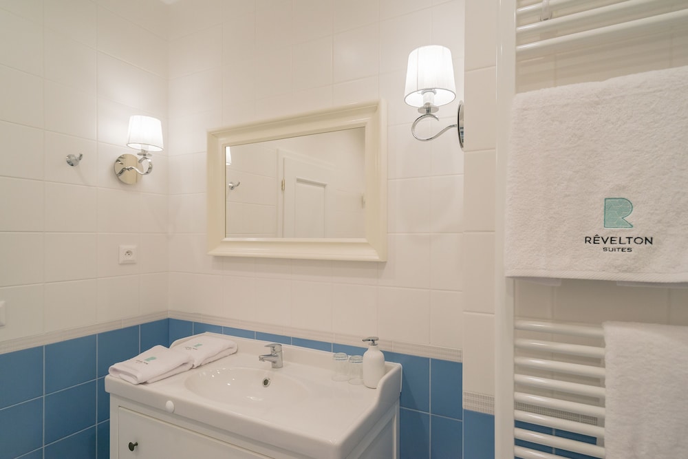 Revelton Suites 68/71