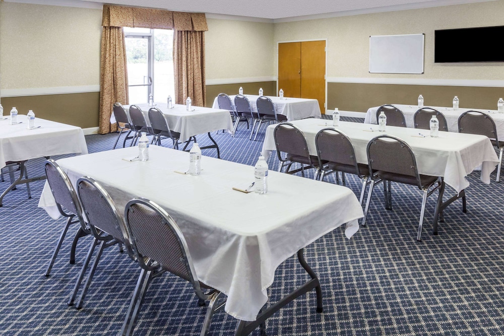 Days Inn By Wyndham Hillsboro Tx 32/37