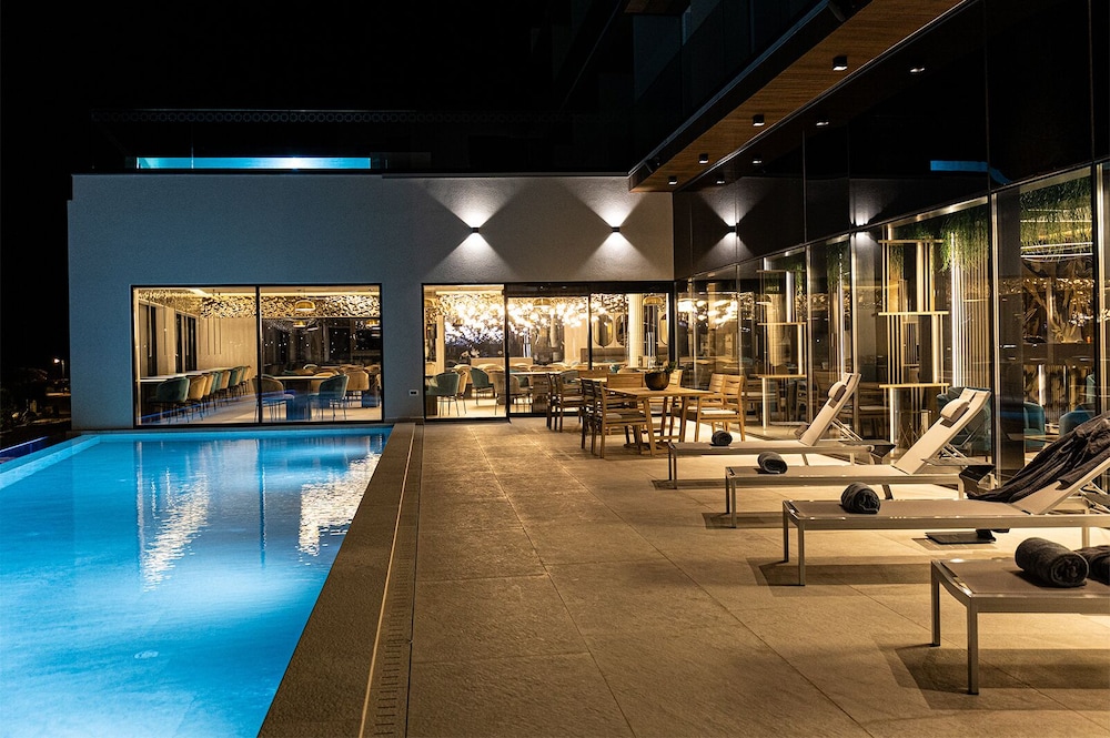 Marinus Beach Hotel 32/56