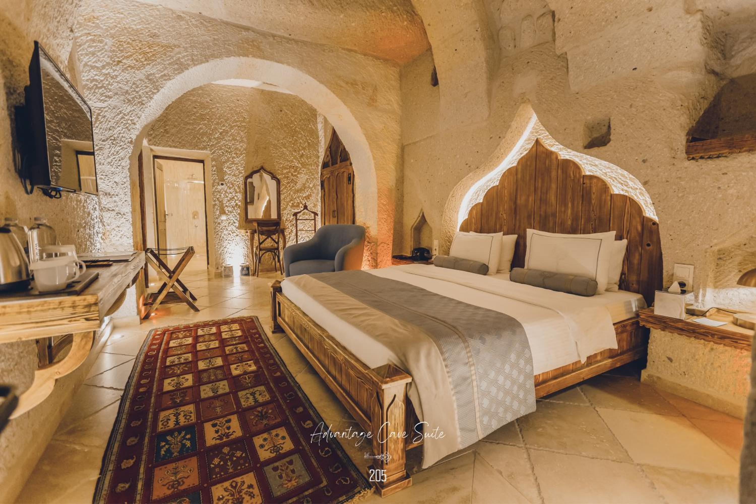 Cave, Advantage, Nino Cave Suites 6/10