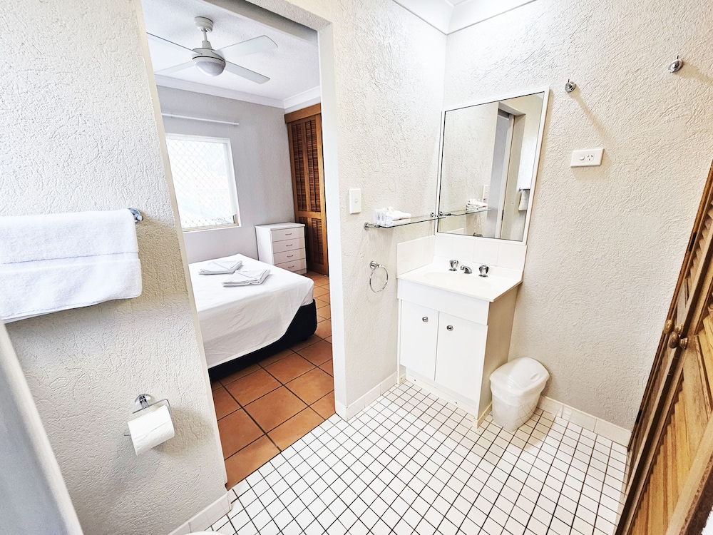 Royal Palm Villas Cairns 28/29