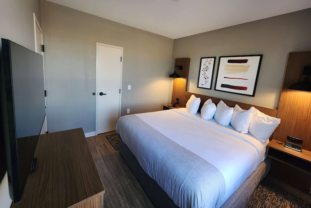 Hawthorn Extended Stay by Wyndham Del Rio 24/65