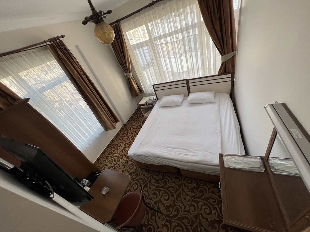 Headman Hotel 13/41