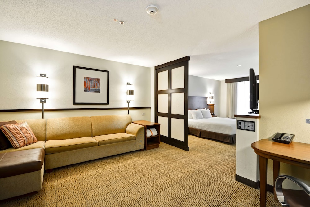Hyatt Place Chicago/Naperville/Warrenville 43/68