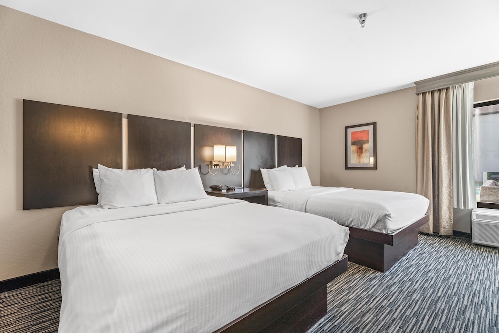 STANDARD, 2 QUEEN BEDS