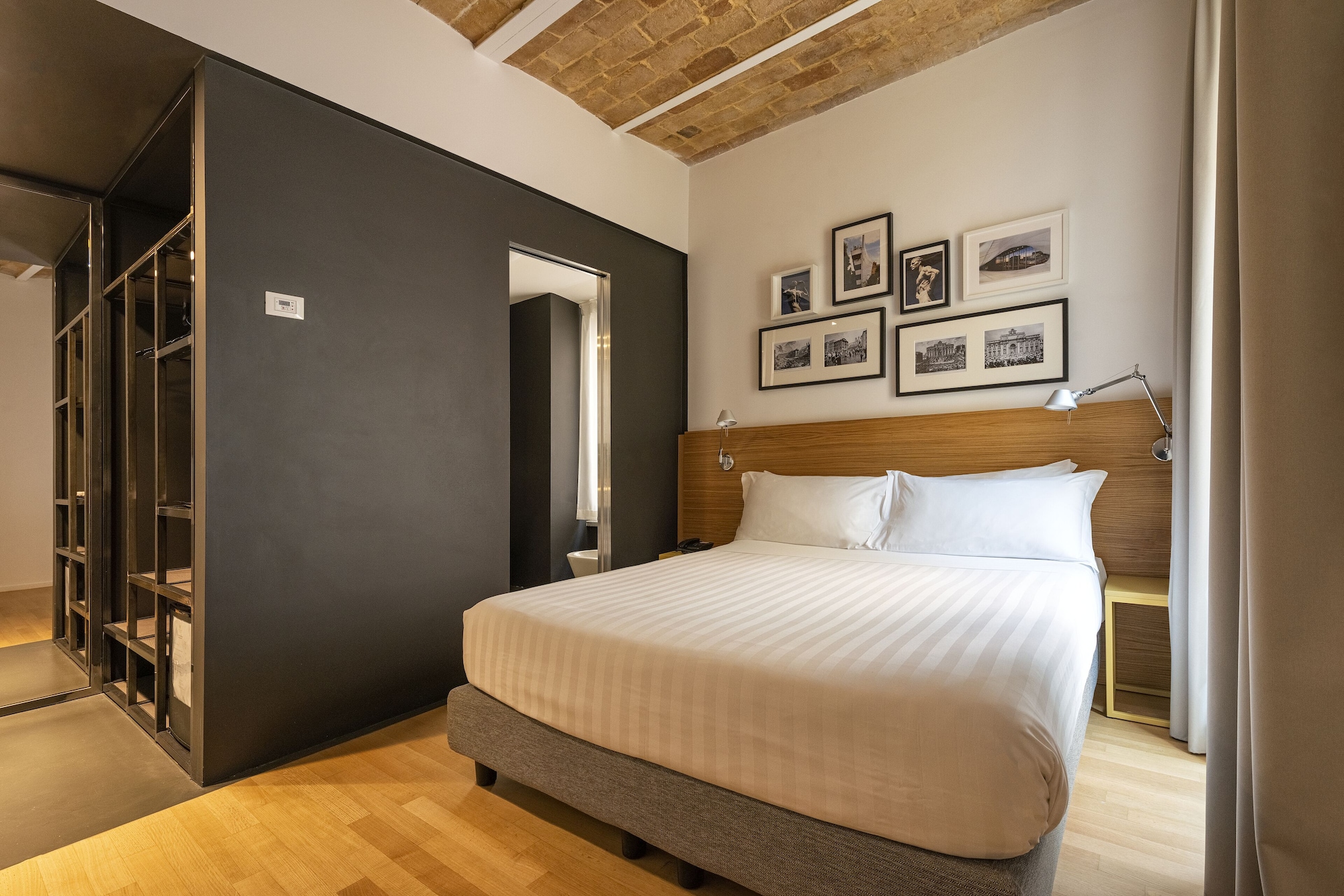 SUPERIOR, DOUBLE OR TWIN BED