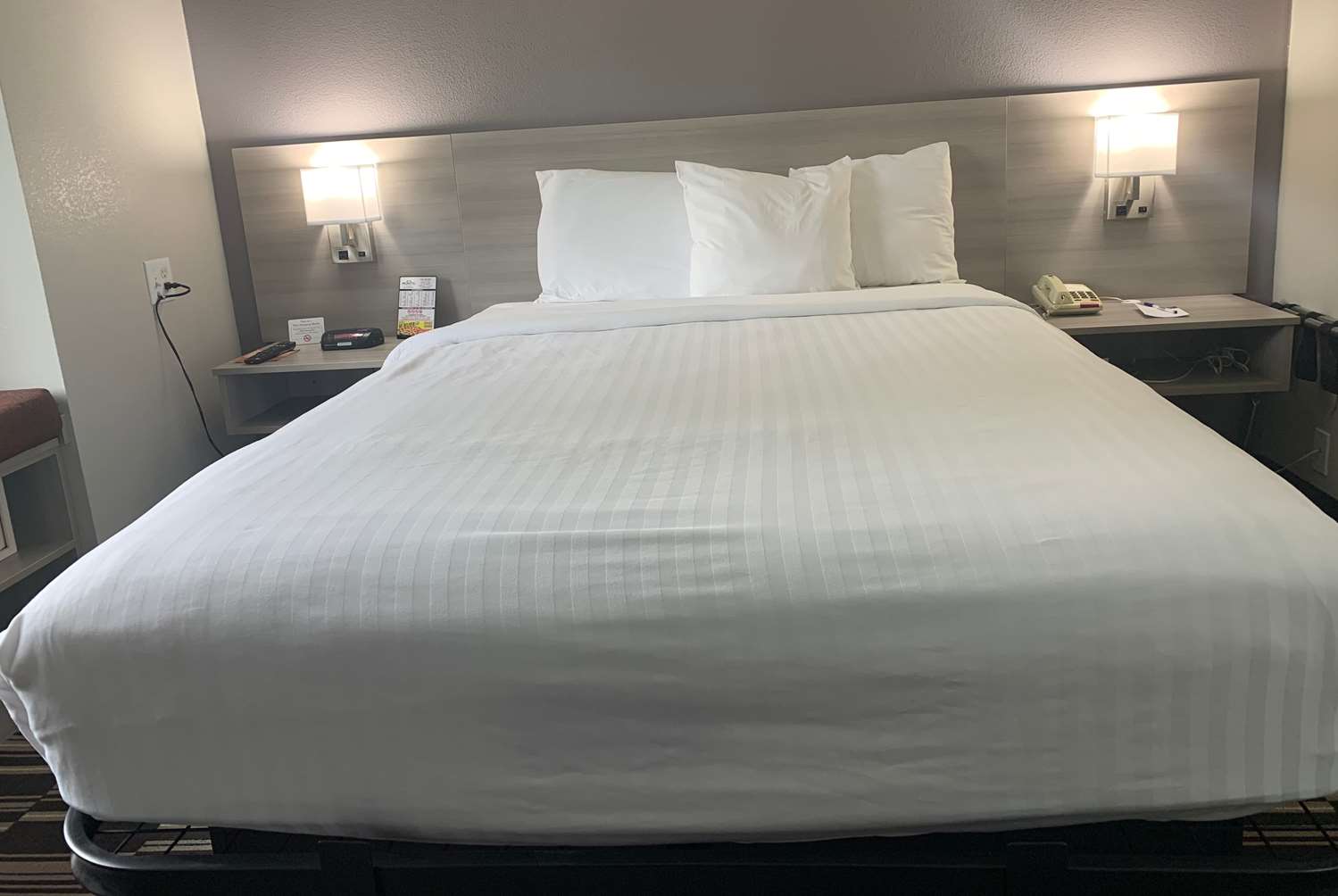 Microtel Inn & Suites by Wyndham Charlotte Airport 12/28