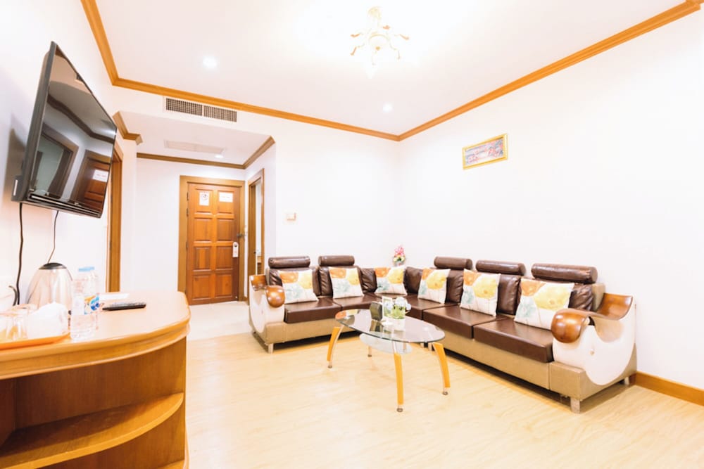 Chumphon Gardens Hotel 43/64