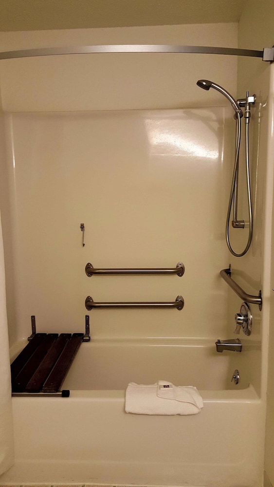 Motel6 Saukville, WI 27/54
