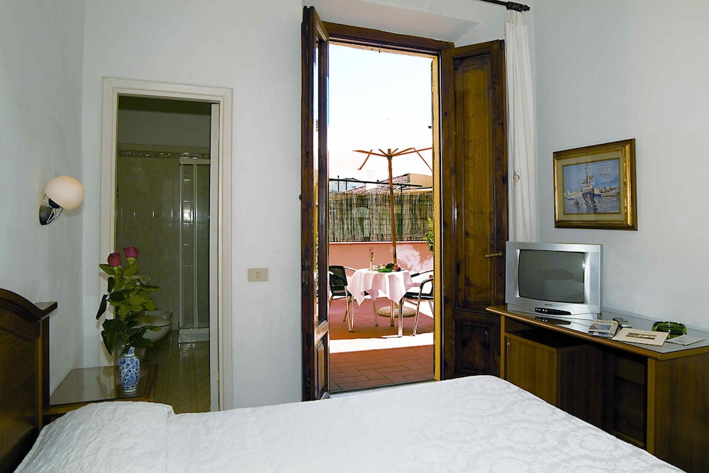 Hotel Savoia E Campana 32/72