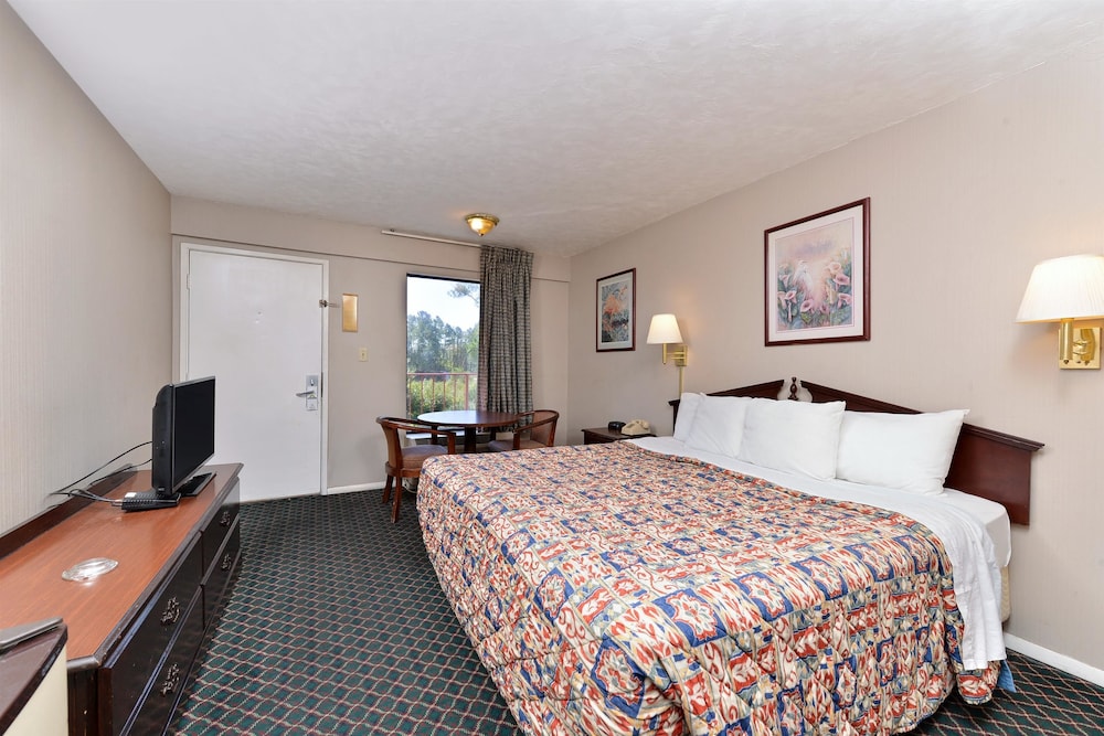 ROOM, KING BED, SMOKING, ACCESSIBLE