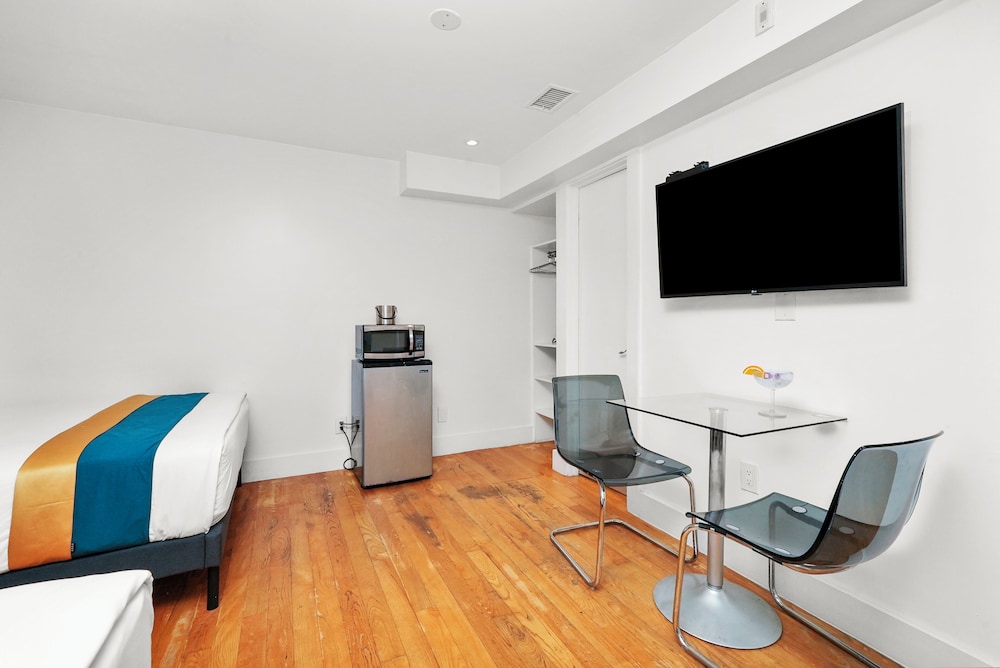 Hollywood Beach Suites Hostel Hotel 59/75