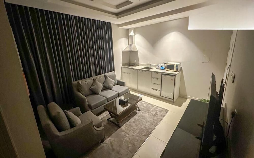 Land Walk Al Taawoun Hotel 56/62