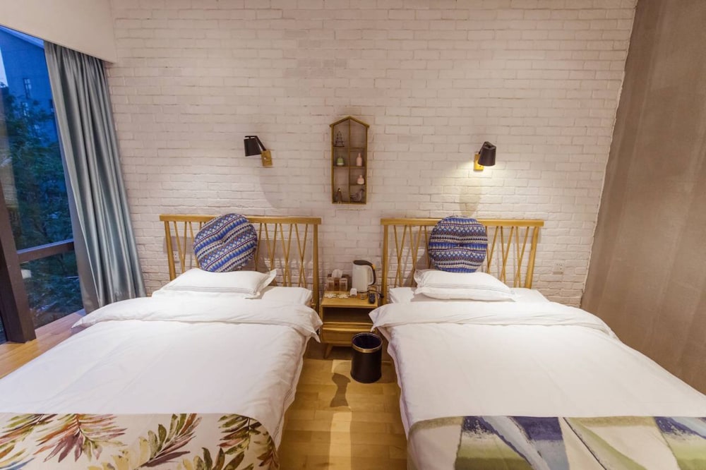 J Trip Youth Hostel 20/37