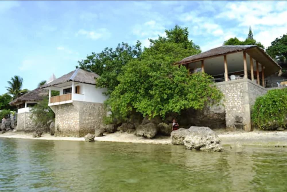 Quo Vadis Dive Resort 6/77
