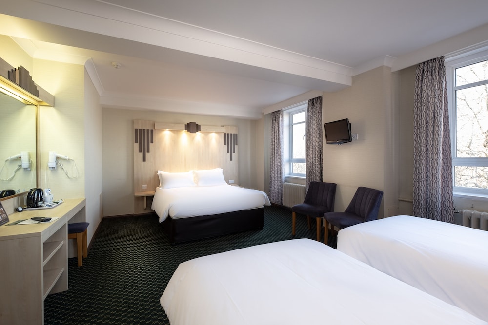 Tavistock Hotel 26/71