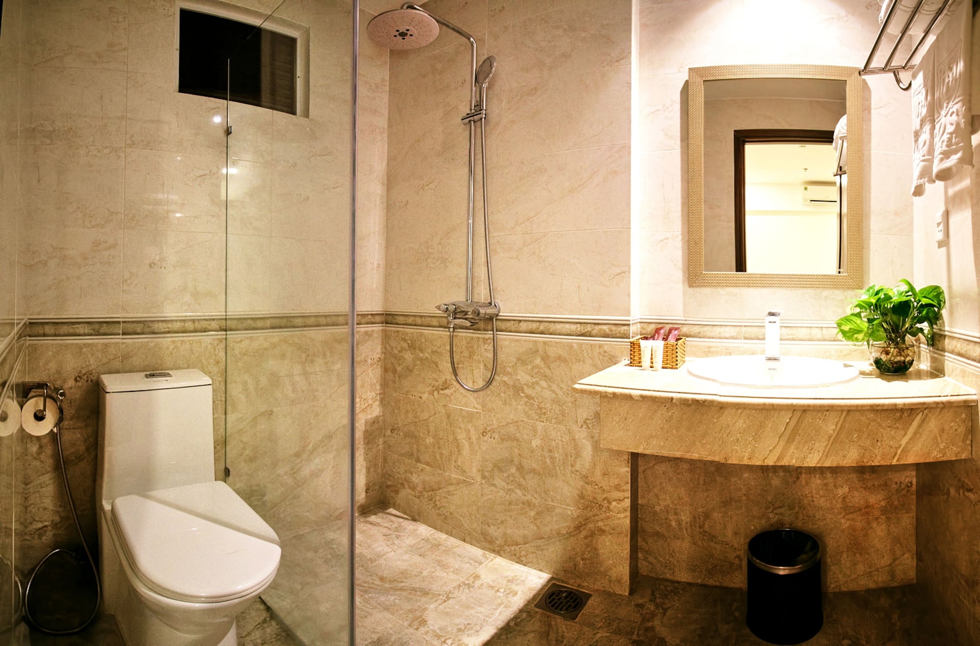 SUPERIOR, DOUBLE OR TWIN BED
