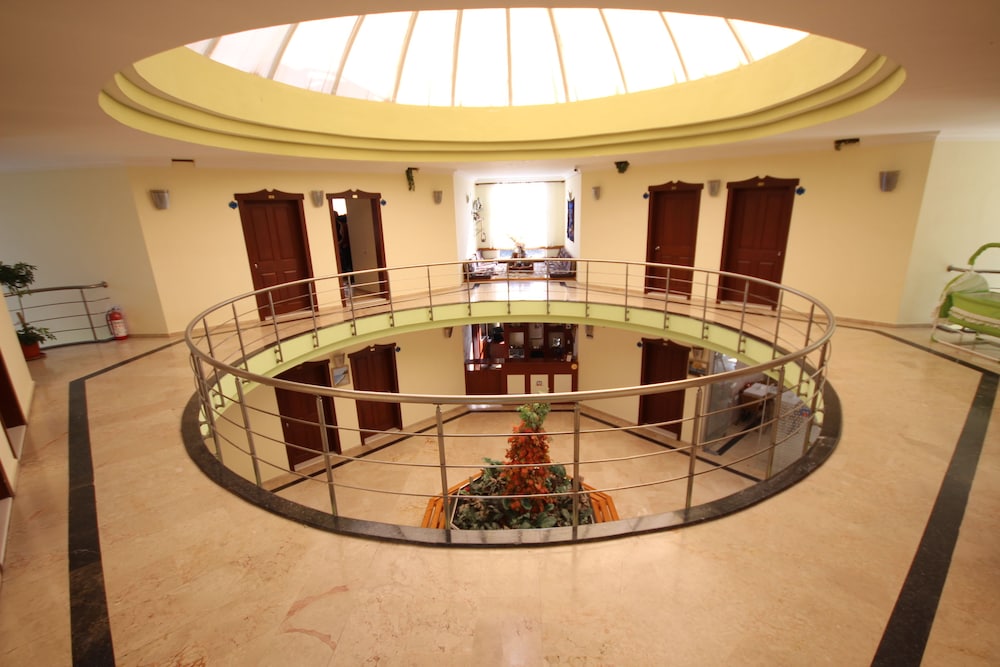 MINTA APART HOTEL 37/57