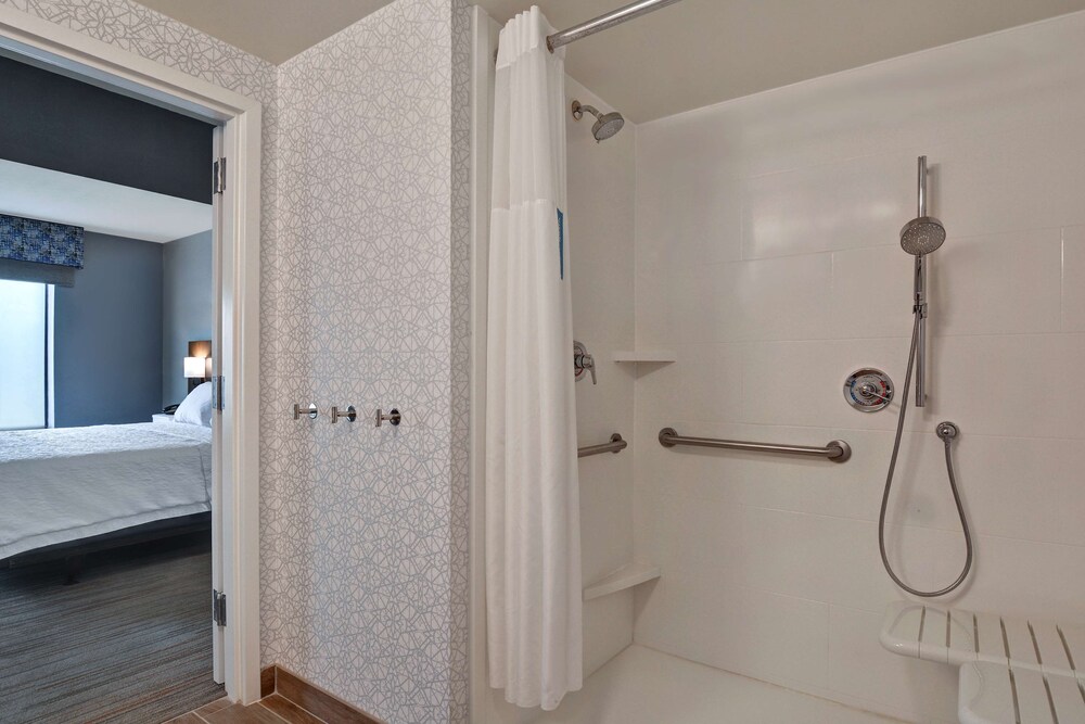 Hampton Inn and Suites Clearwater/St. Petersburg-Ulmerton Road 18/52