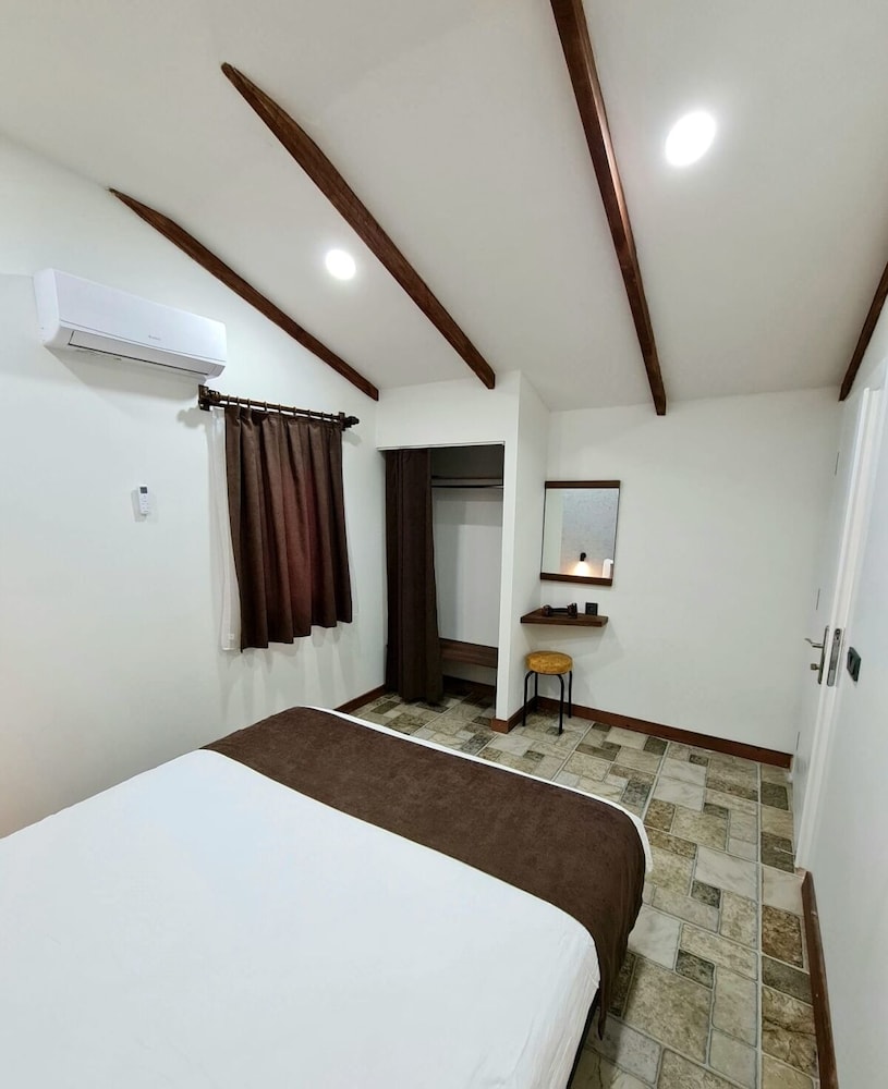 Milyos Hotel 6/42