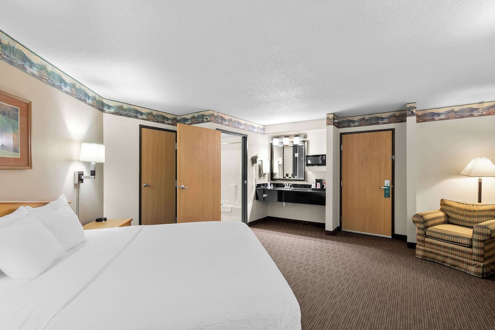 Quality Inn Ladysmith, WI 18/46